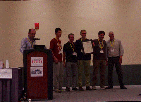 清華大二學(xué)生何以給華盛頓大學(xué)教授頒獎(jiǎng)？