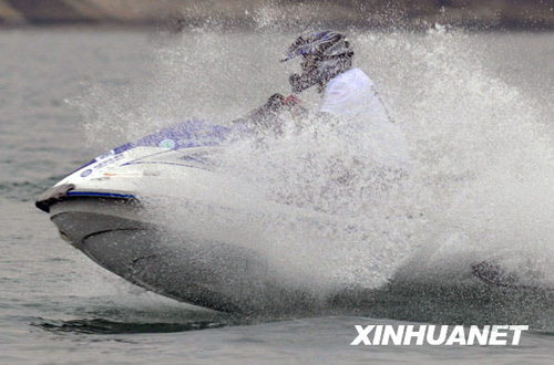 柳州舉行首屆水上摩托艇爭(zhēng)霸賽