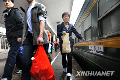 廣州日發(fā)送旅客23萬 雨中春運(yùn)秩序井然