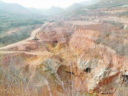 河南安陽采礦無度500畝良田被毀 記者采訪被圍毆