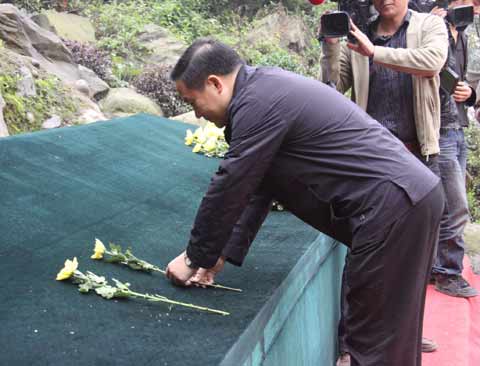 汶川縣映秀鎮：為逝者禱告為生者祈福(圖)