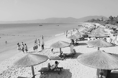 占用沙灘資源搞建設(shè) 三亞優(yōu)質(zhì)海灘遭酒店“圍城”