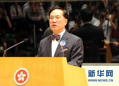 曾蔭權宣布港府接納民主黨