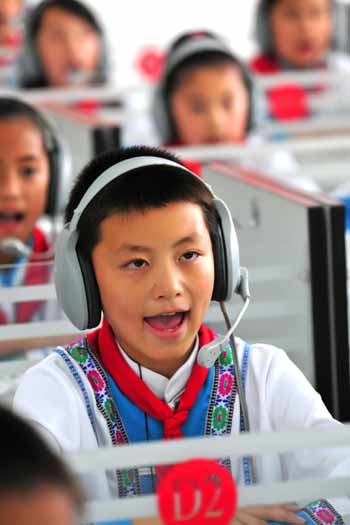 湖北恩施：校園廣推素質(zhì)教育 民族文化百花齊放(組圖)