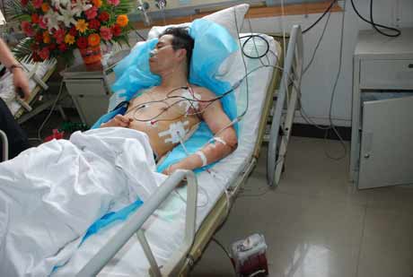 鞏義警方神勇出擊擒兇頑 副局長(zhǎng)血灑街頭贏民贊