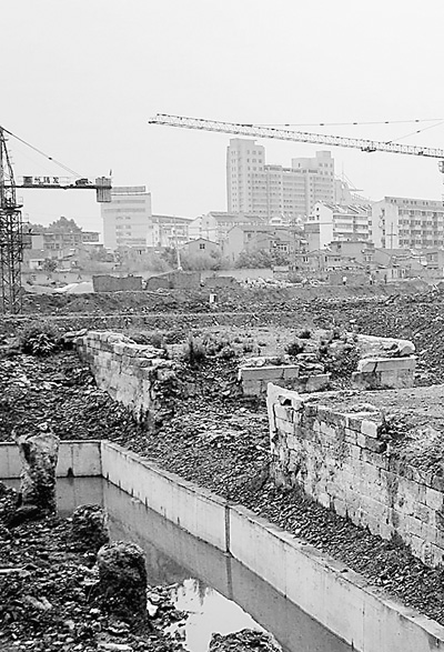 鎮(zhèn)江千年糧倉遭遇“強(qiáng)拆”一邊在毀 一邊卻在仿古