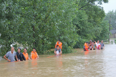 戰(zhàn)滔天巨浪 救黎民百姓—安徽省安慶市消防支隊抗洪搶險紀實