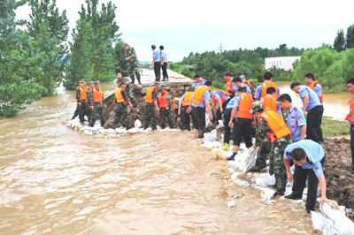 河南淅川縣：眾志成城抗洪災(組圖)