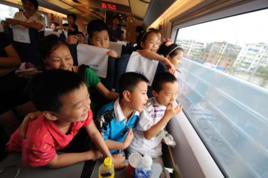 坊間傳言滬寧高鐵沒(méi)人坐 鐵路部門辟謠：趟趟滿員