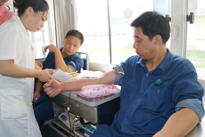 供電職工承擔社會責任 義務獻血(圖)