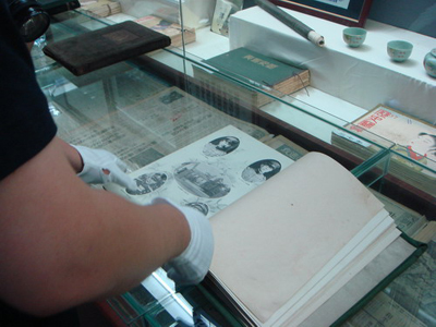 第四屆網絡媒體龍江行之參觀日軍侵華物證陳列室