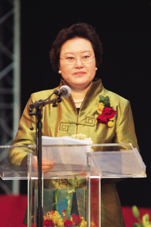 國際法院首位中國籍女法官薛捍勤宣誓就職