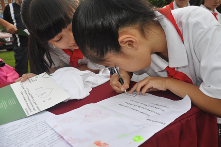 12萬感恩綠卡片陸續送抵援建地
