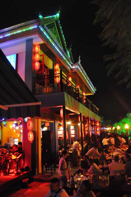 云南景洪：坐在瀾滄江邊品位“傣江南”