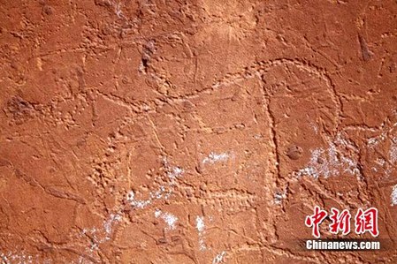 新疆5000米高山發(fā)現(xiàn)逾萬幅精美巖畫石刻文字