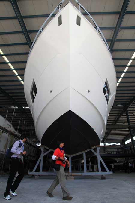 亞洲主流媒體代表團(tuán)參觀珠海太陽(yáng)鳥游艇制造廠