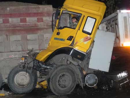 焦作兩車相撞天然氣泄漏 消防奮戰4小時化險