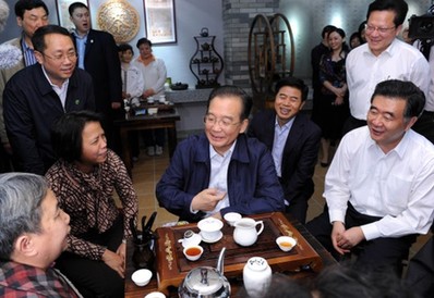 溫家寶赴廣州珠?？疾炝私饨洕鐣l展情況