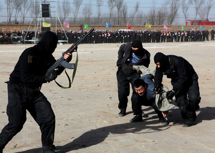 山西呂梁舉行反恐實戰(zhàn)演習(xí)