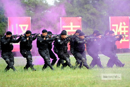 廣東省舉行公安特警應(yīng)急處突演練