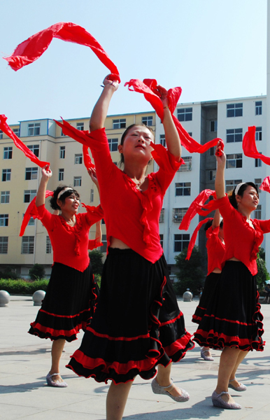 河南潢川開(kāi)展多種活動(dòng)喜迎“十八大”