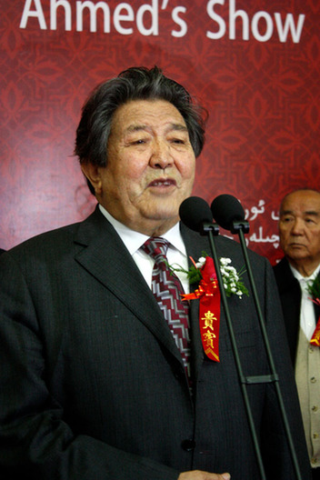 天山魂—哈孜·艾買提美術作品展今日在烏開幕