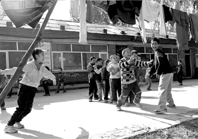 航天工程師辭職做打工子弟校校長自掏腰包維持學校