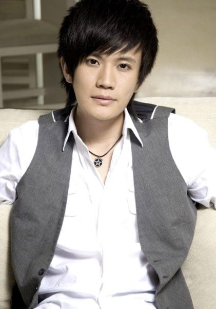 北大前校草葉欽達網絡爆火 校草男明星PK