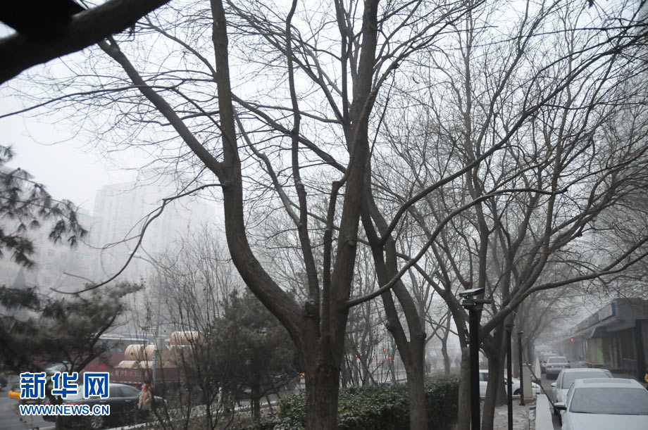 北京大部地區(qū)霧霾彌漫 早晚能見度對比