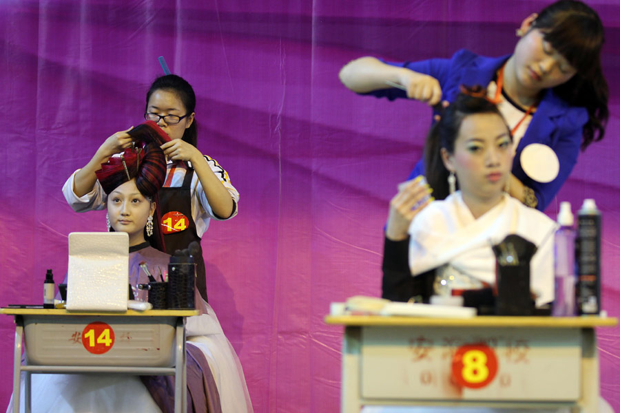 福建晉江：職業院校“新娘”化妝競賽