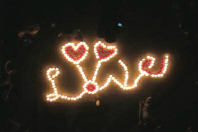 點蠟燭求愛被校警澆滅 男生找保衛(wèi)部門討說法要道歉