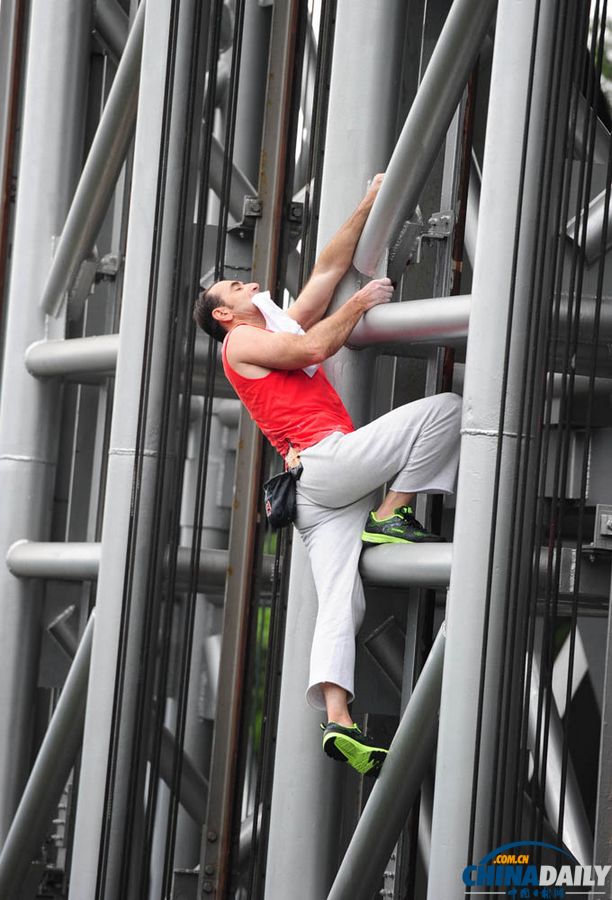法國“蜘蛛俠”徒手挑戰張家界百龍天梯