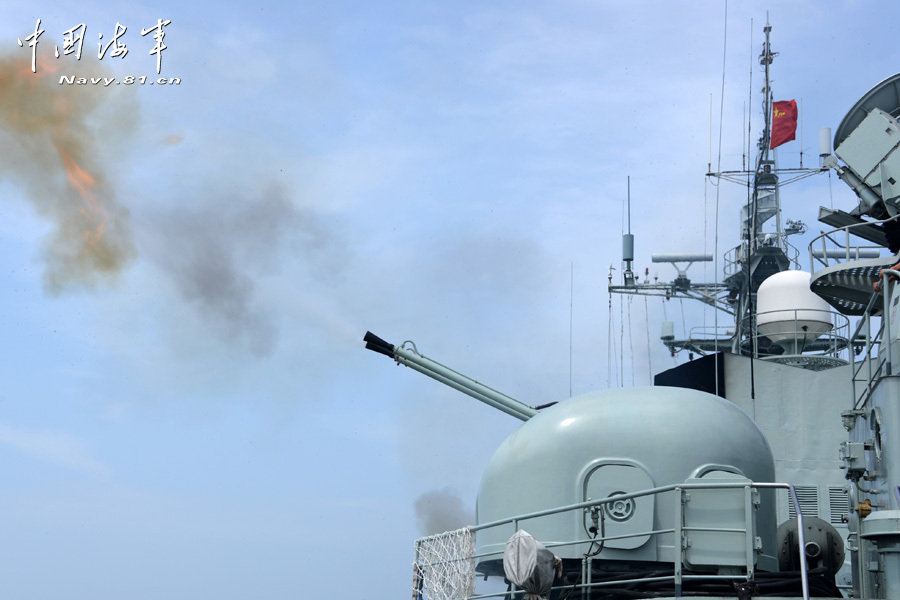 南海艦隊十余艘艦艇海上集訓(xùn) 實彈射擊火力兇猛