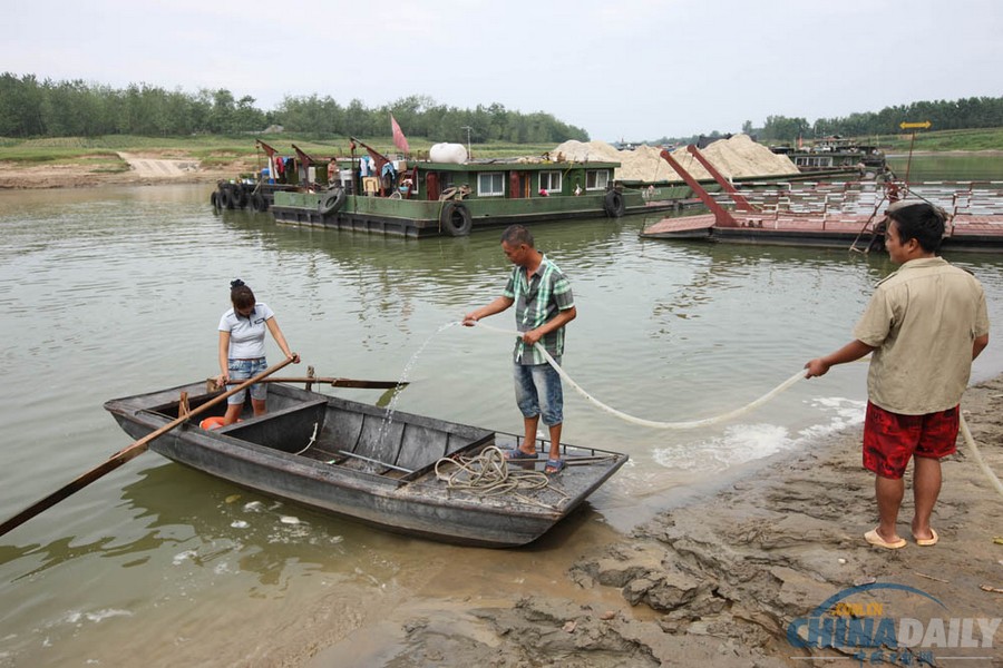 安徽蒙城：干旱致渦河蒙城閘斷航 千余貨船被困