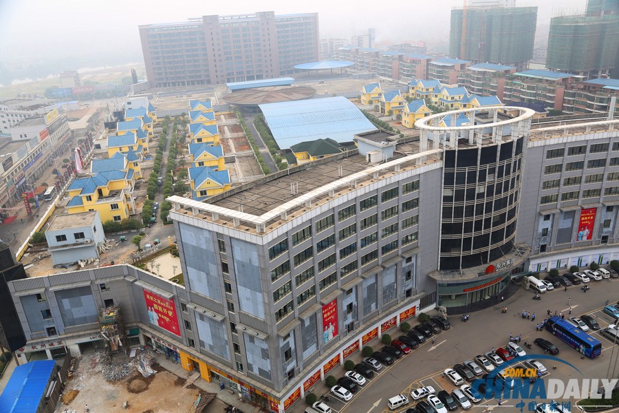 湖南衡陽樓頂25棟違建別墅開拆