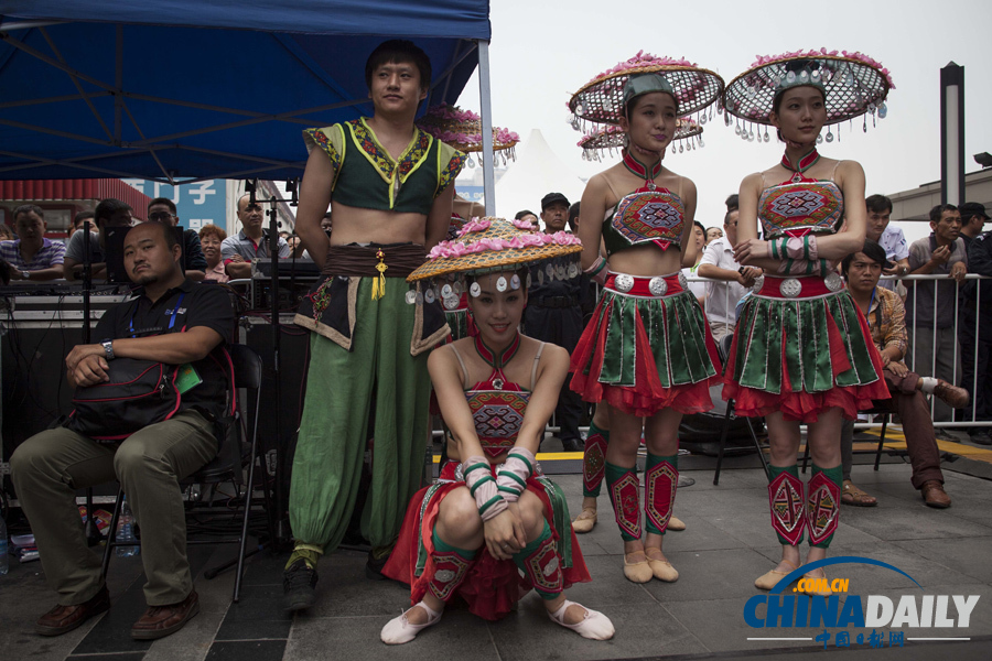 世界旅游城市聯(lián)合會會員城市北京巡展 異國風情涌動王府井
