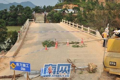 廣東惠東94米大橋垮塌70米 面包車墜河(組圖)