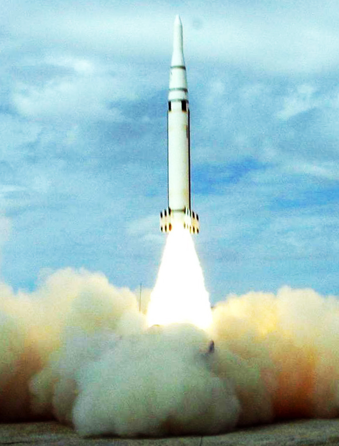 東風15C鉆地武器首次曝光 地下掩體瞬間粉碎