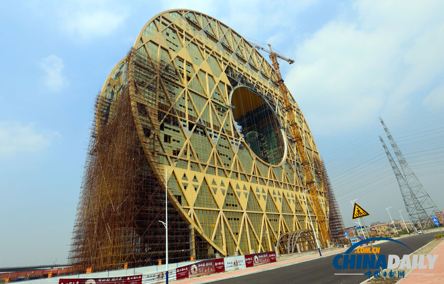 廣州圓大廈穿上“土豪金”竣工在即