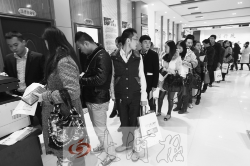 雙11鄭州1114對(duì)新人領(lǐng)證不及七夕 網(wǎng)友:忙網(wǎng)購(gòu)去了