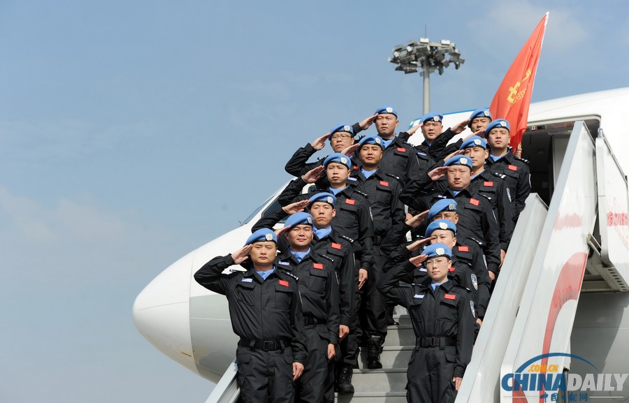 四川15名赴南蘇丹維和警察出征