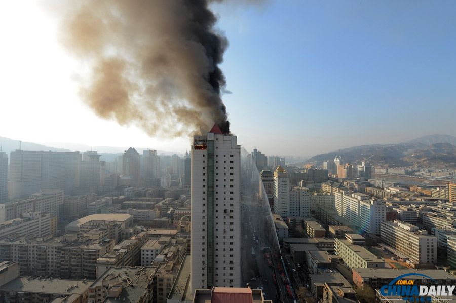 蘭州高層大廈發生火災172名消防員撲救 傷亡不明