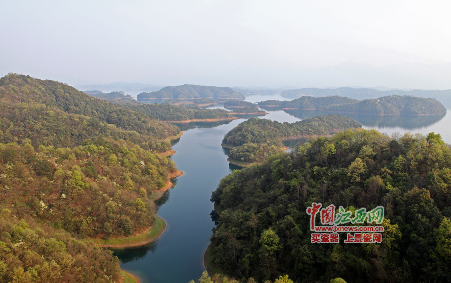“第六屆全國網絡媒體江西游”采訪團暢游桃花島