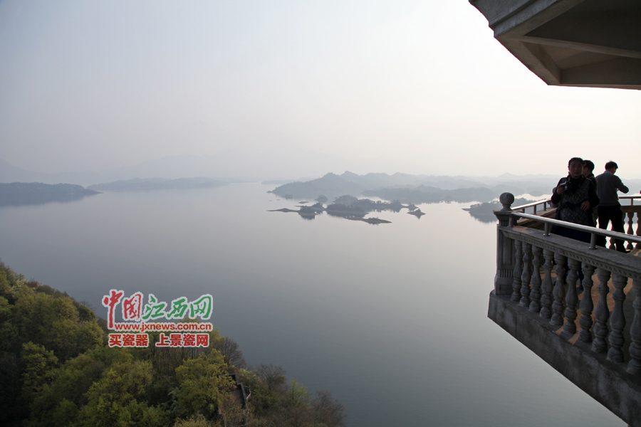 “第六屆全國網(wǎng)絡(luò)媒體江西游”采訪團暢游桃花島