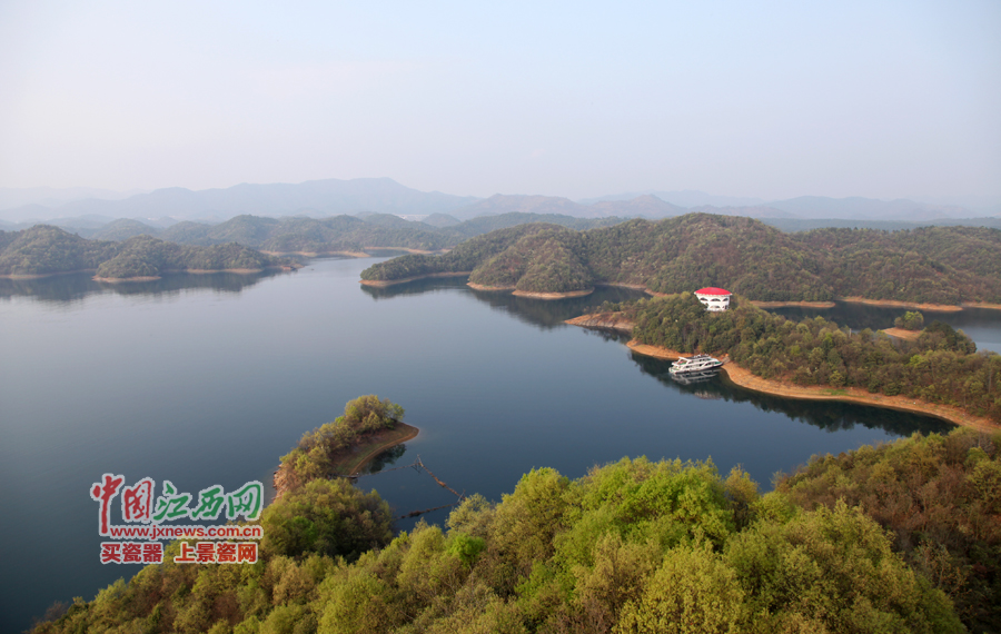 “第六屆全國網絡媒體江西游”采訪團暢游桃花島