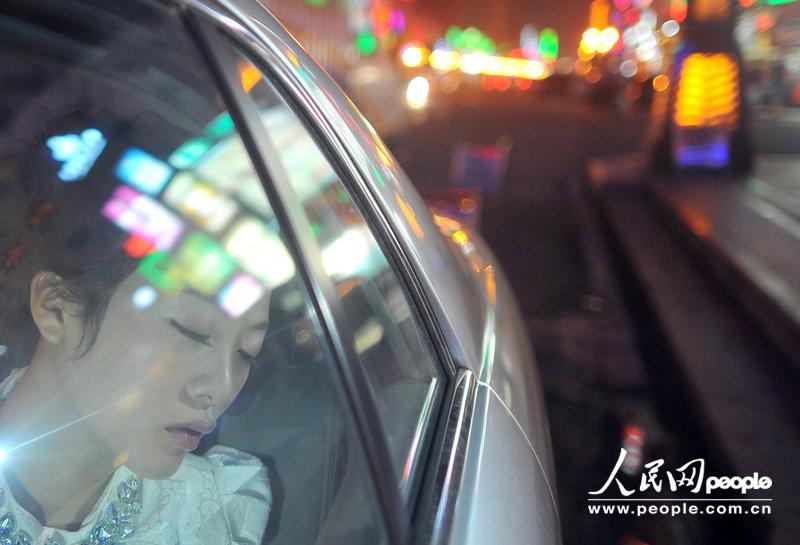 圖片故事：東莞女工為圓模特夢多次整容