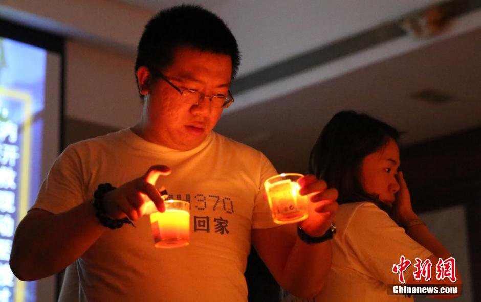 MH370航班失聯滿月 在京乘客家屬舉行祈福活動