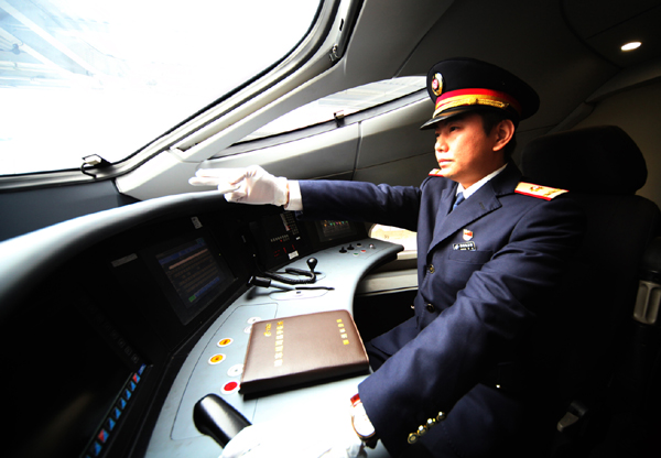 廣西首趟進(jìn)京高鐵列車開行