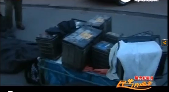 煙臺一小偷作案被發現后瘋狂逃竄 留下一車贓物