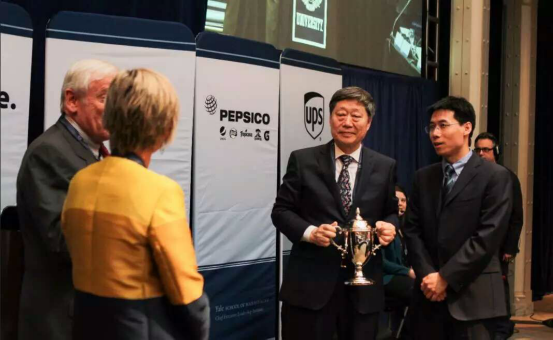 海爾集團(tuán)董事局主席張瑞敏獲耶魯“傳奇領(lǐng)袖獎(jiǎng)”